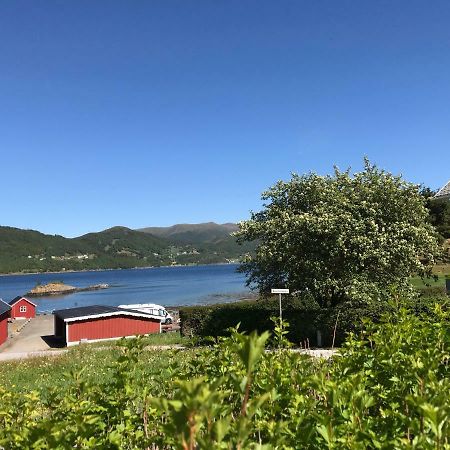 Ferienwohnung Ola Bua Near The Atlantic Road Lyngstad Exterior foto