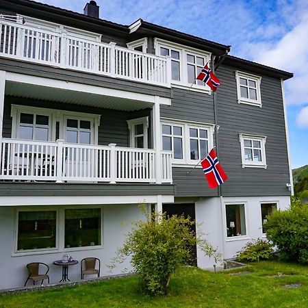 Ferienwohnung Ola Bua Near The Atlantic Road Lyngstad Exterior foto