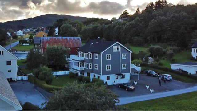 Ferienwohnung Ola Bua Near The Atlantic Road Lyngstad Exterior foto
