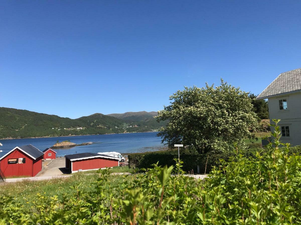 Ferienwohnung Ola Bua Near The Atlantic Road Lyngstad Exterior foto