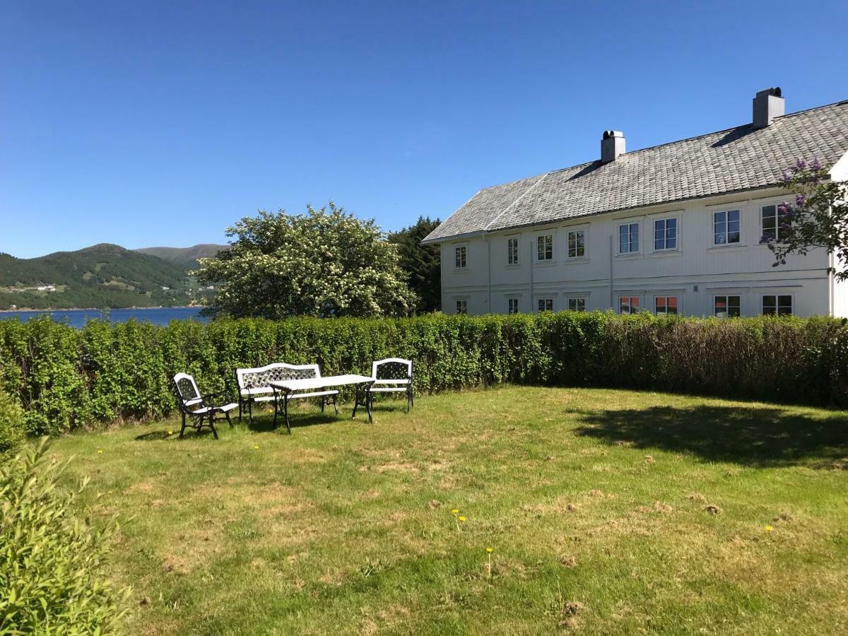 Ferienwohnung Ola Bua Near The Atlantic Road Lyngstad Exterior foto