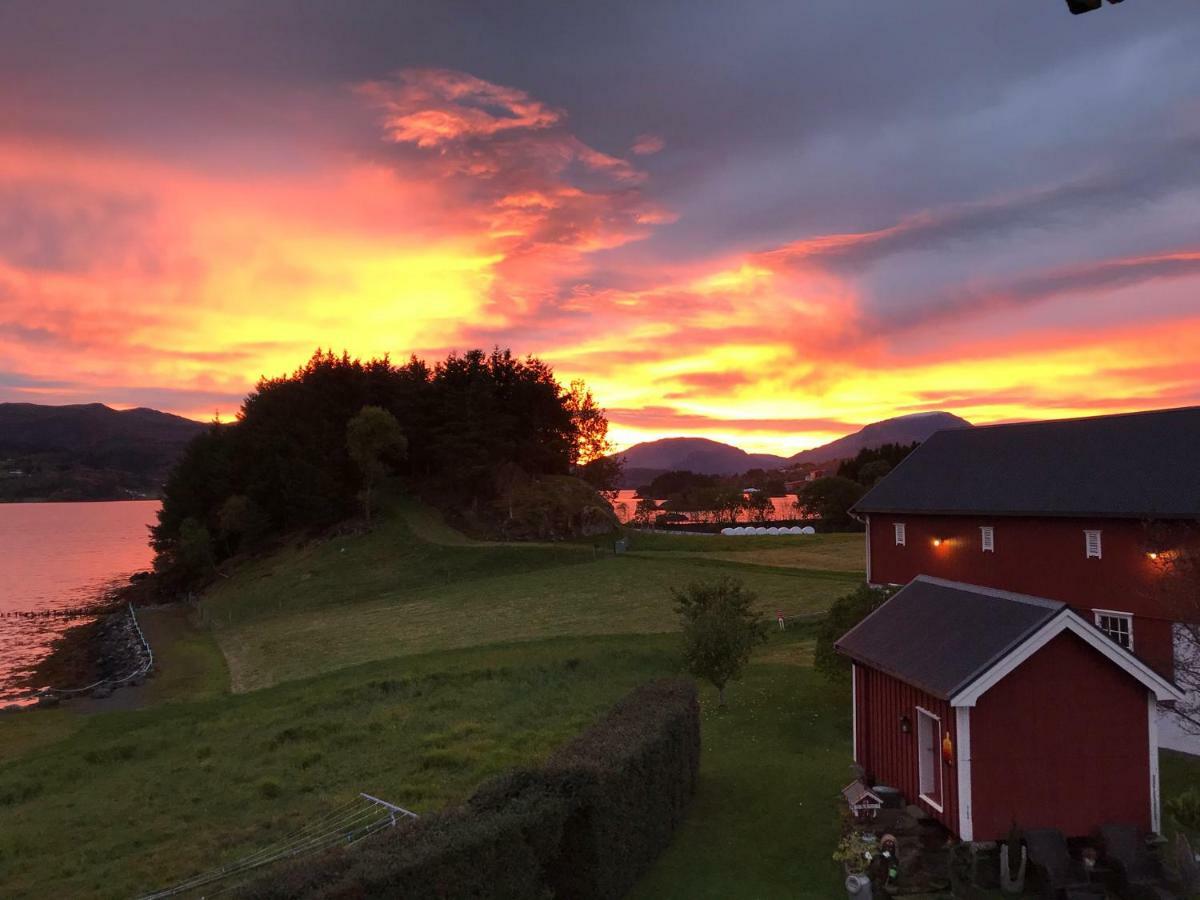 Ferienwohnung Ola Bua Near The Atlantic Road Lyngstad Exterior foto