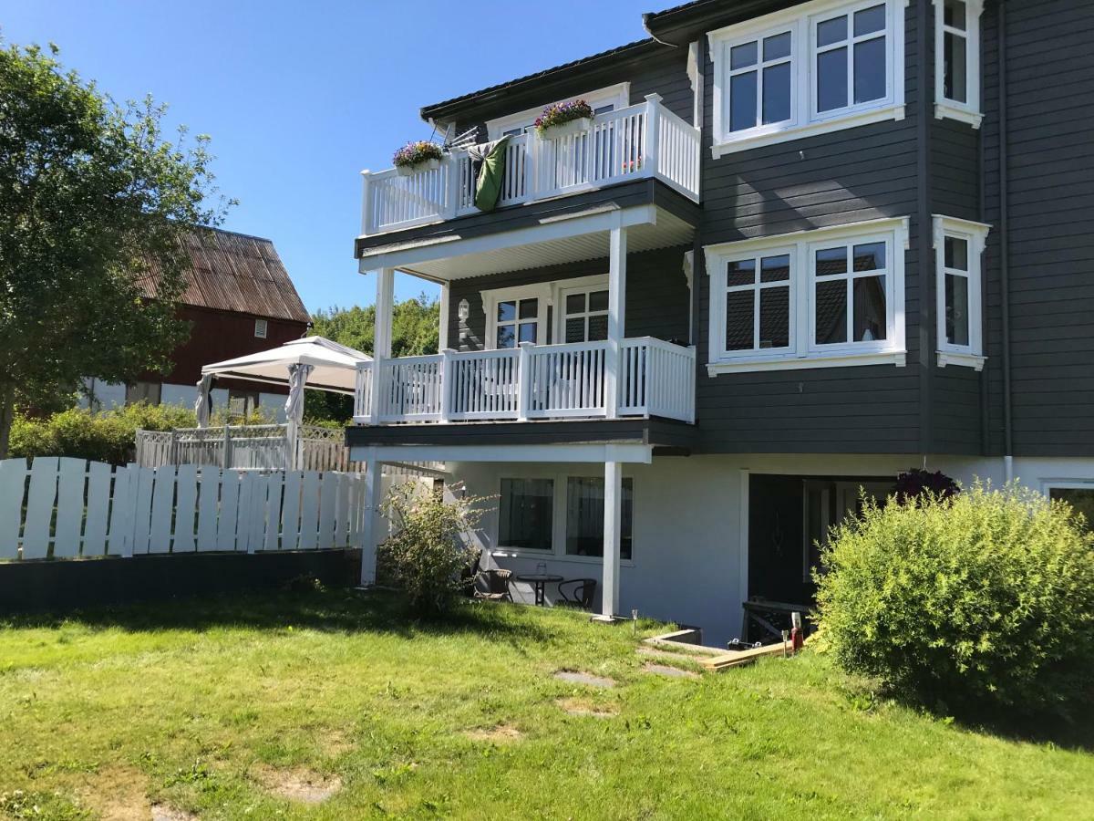 Ferienwohnung Ola Bua Near The Atlantic Road Lyngstad Exterior foto
