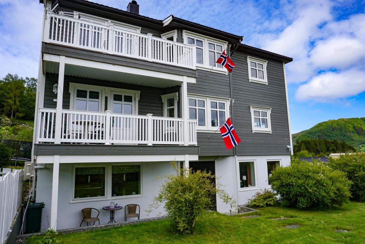 Ferienwohnung Ola Bua Near The Atlantic Road Lyngstad Exterior foto